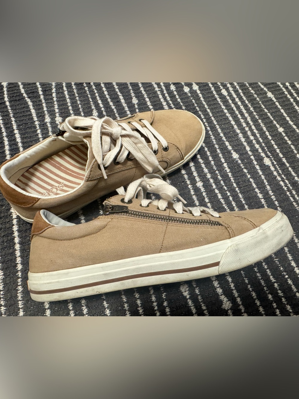 Taos Footwear Women's Tan Low-Top Sneakers with Side Zipper